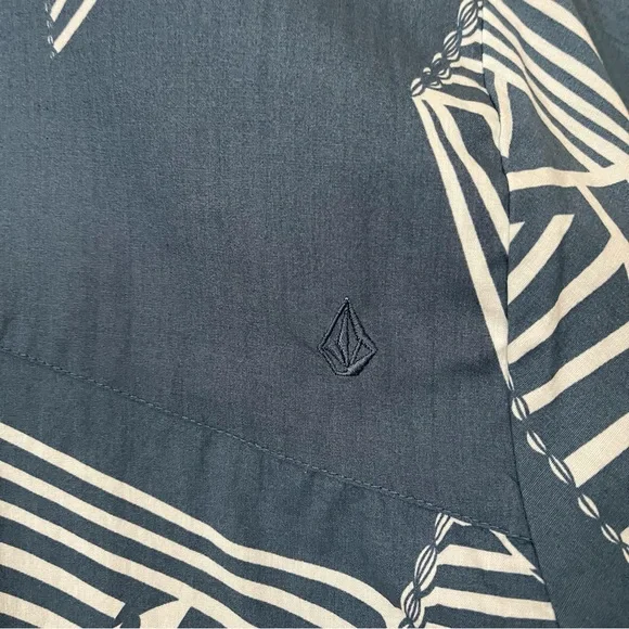 Volcom Men's Button Down Short Sleeve Shirt Classic Fit Large - Picture 5 of 14